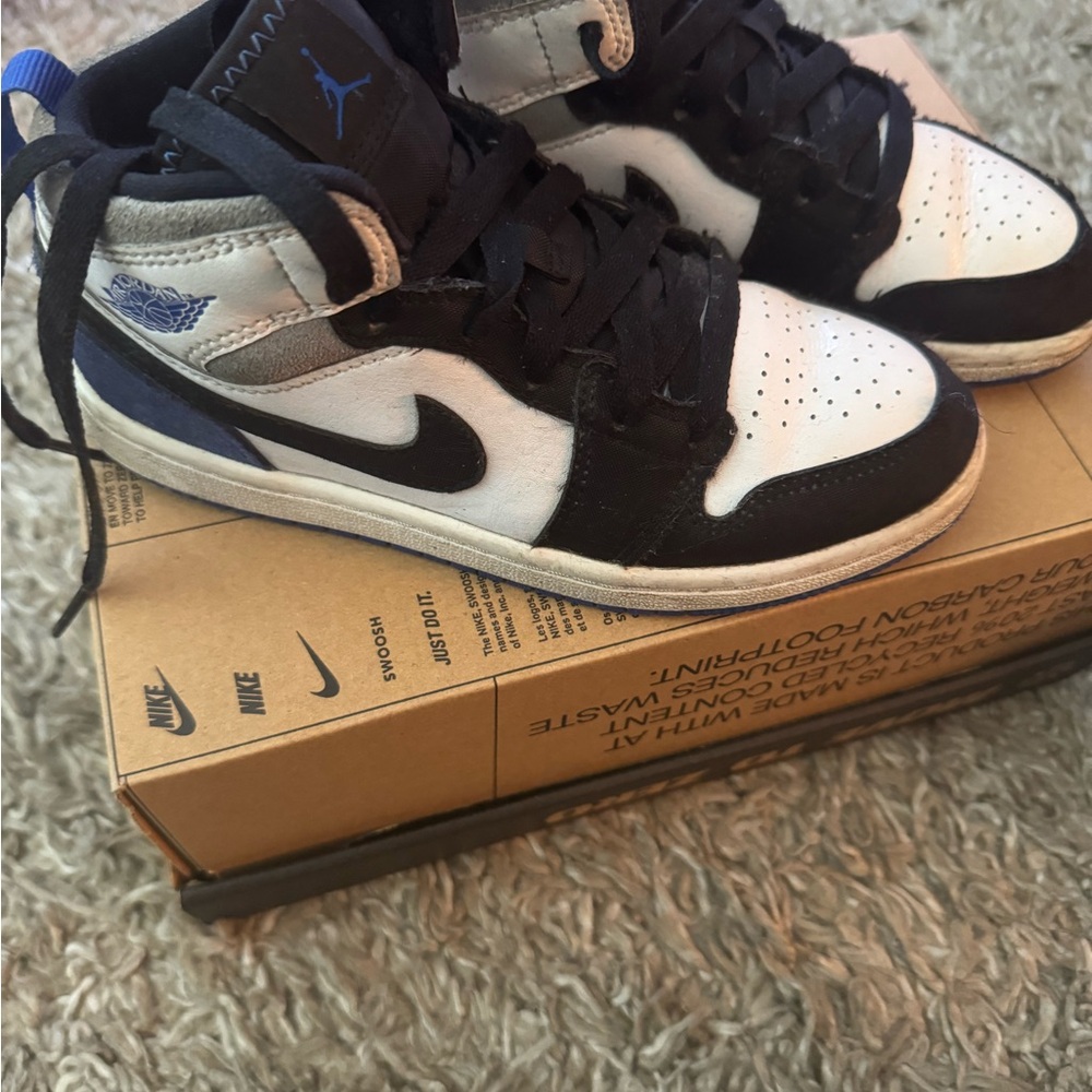Jordan 1 Black and White Sneakers with Blue Accents sz 1.5 used a few times